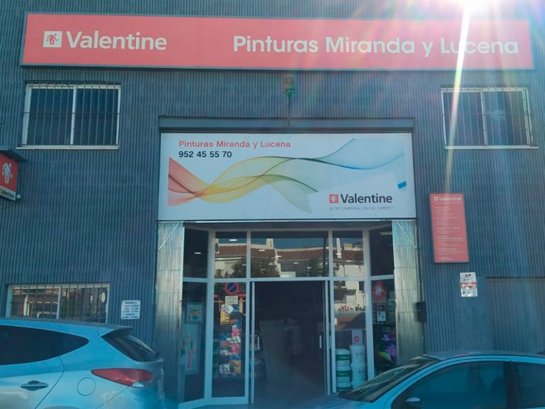 Fachada de la tienda de Pinturas Miranda y Lucena en Coín