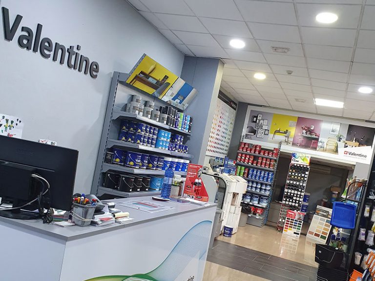 Fachada de la tienda de Pinturas Miranda y Lucena en Málaga